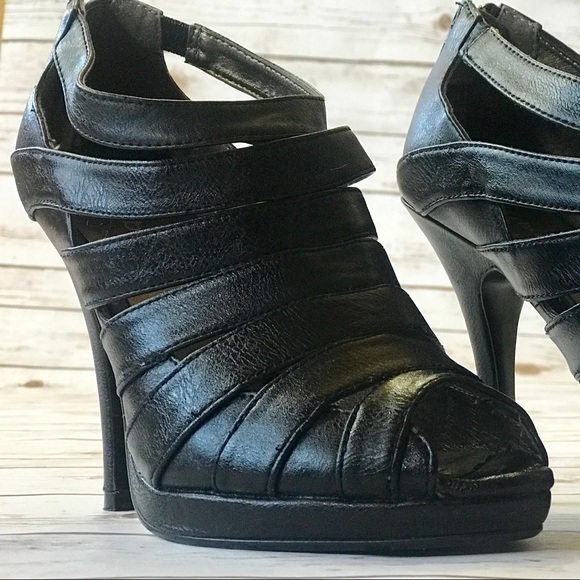 Strappy Caged Sandals. - Picture 2 of 7